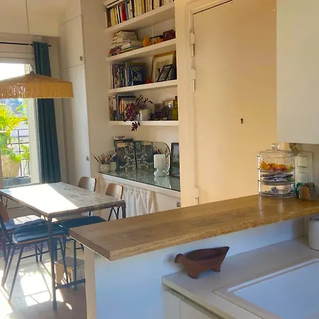 Апартаменты Pleasant With Terrace In Belleville Париж