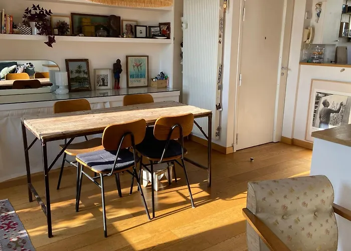 Pleasant With Terrace In Belleville * Париж