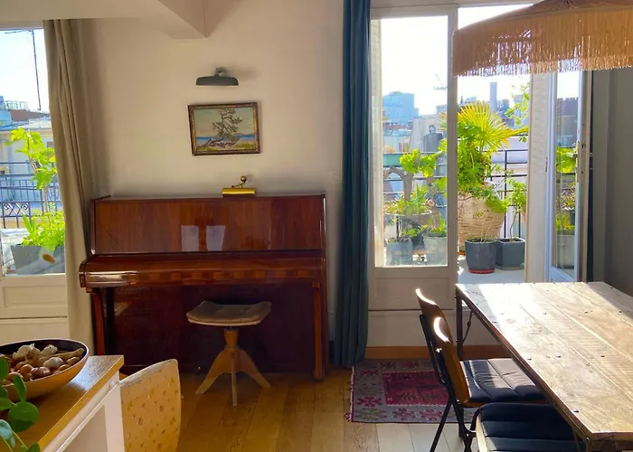 Pleasant With Terrace In Belleville *