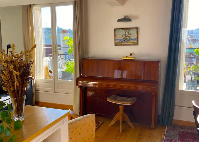 Pleasant With Terrace In Belleville *
